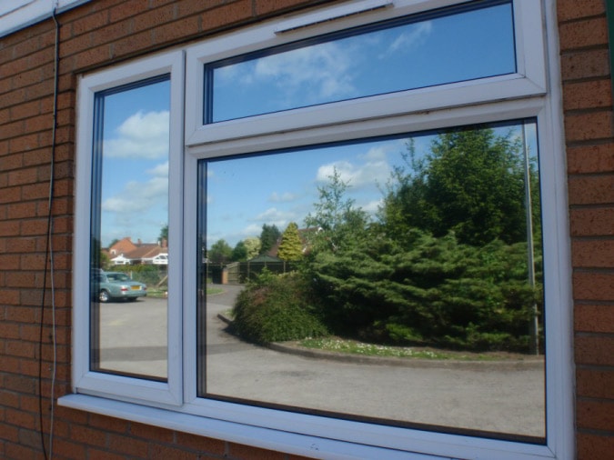 پنجره UPVC با شیشه ی دوجداره رفلکس